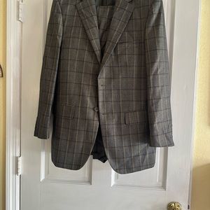 Vinci suit 38r excellent condition